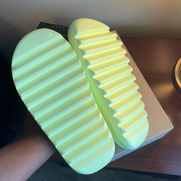 Yezzy Slide Glow Green size 10 (men) - Picture 5 of 6